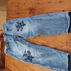 Soho jeans curvy boyfriend jeans embroidery on leg distressed came that way